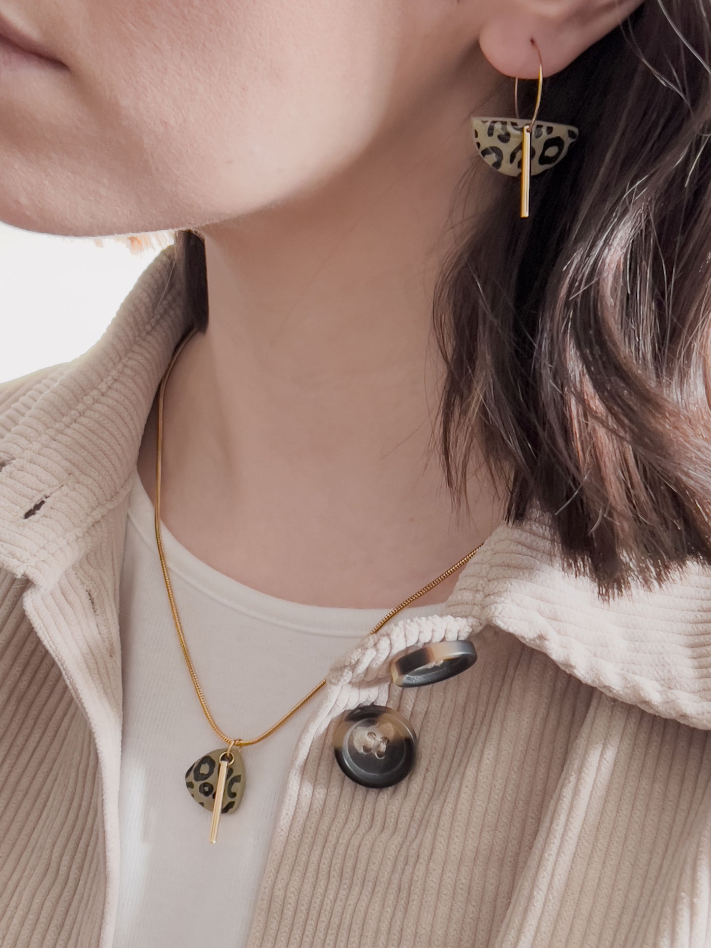 Base Col ✦ LEO Hoop Earrings