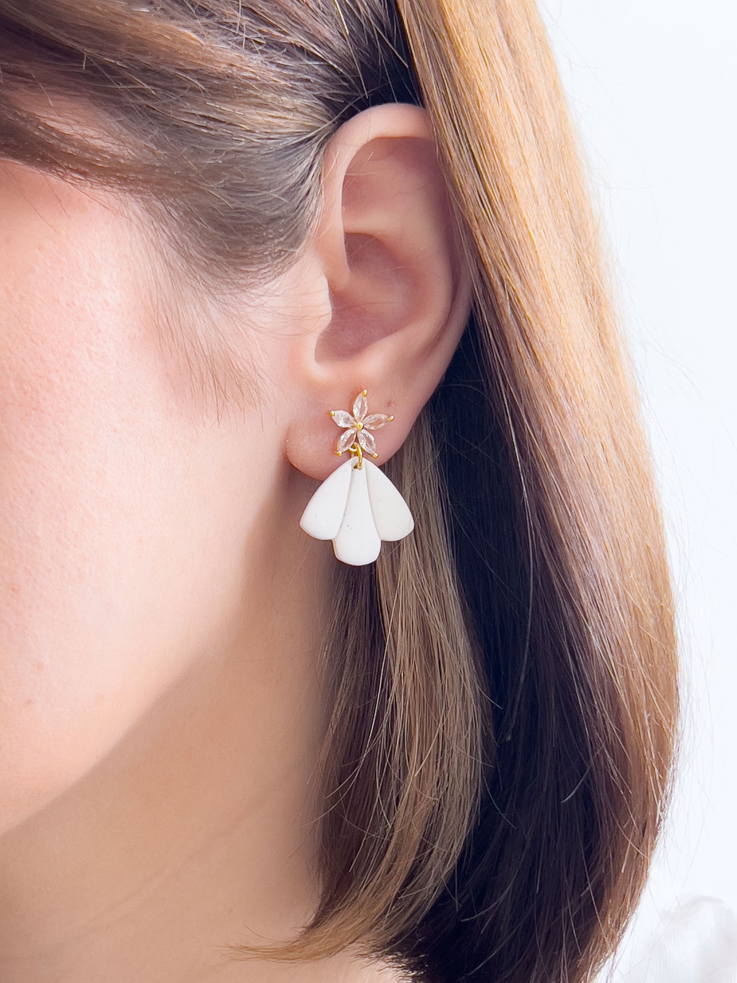 Col J ✦ Pastellige Ohrringe mit Zirkonia Blume