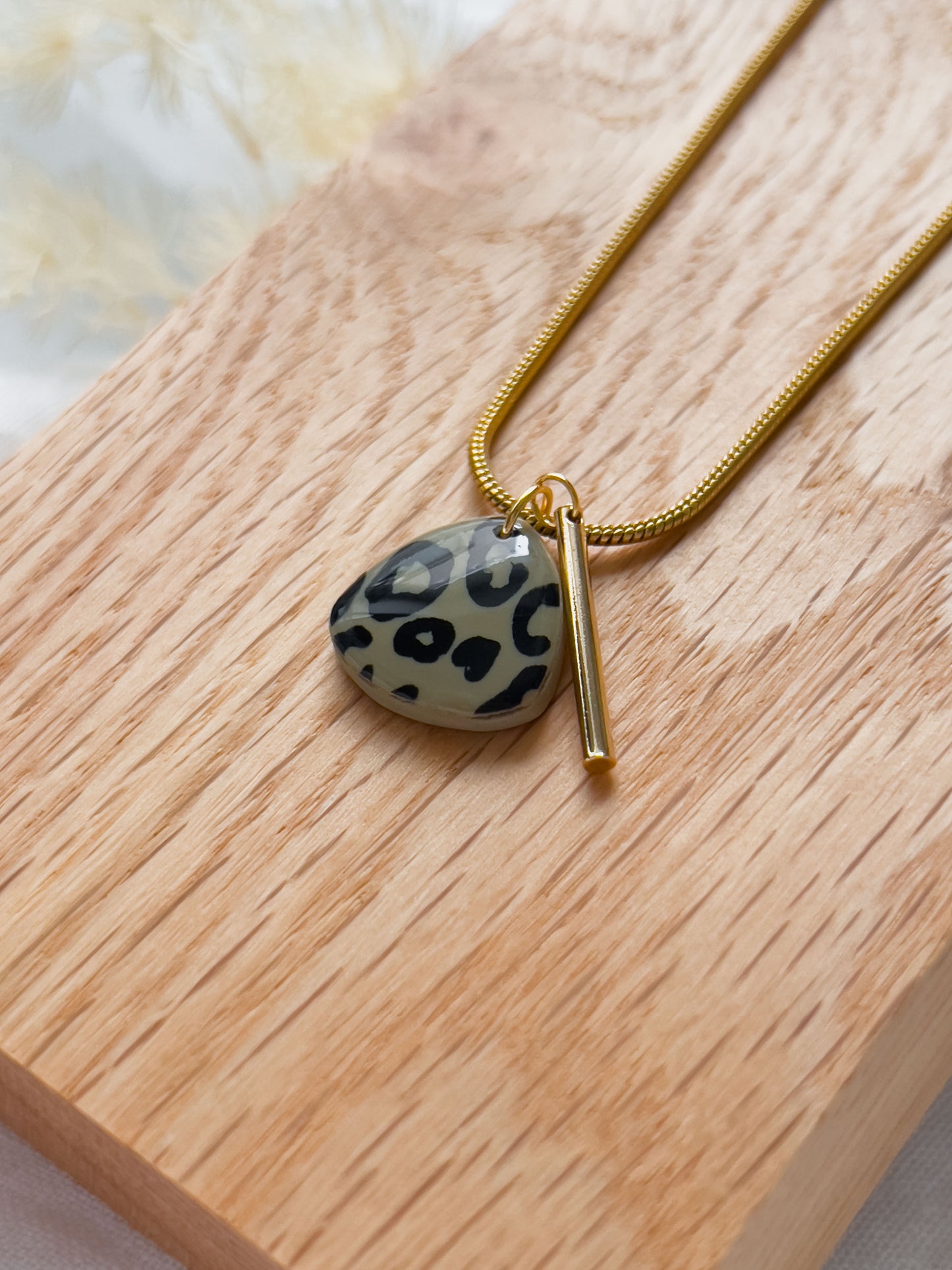 Base Col ✦ LEO Triangular Necklace