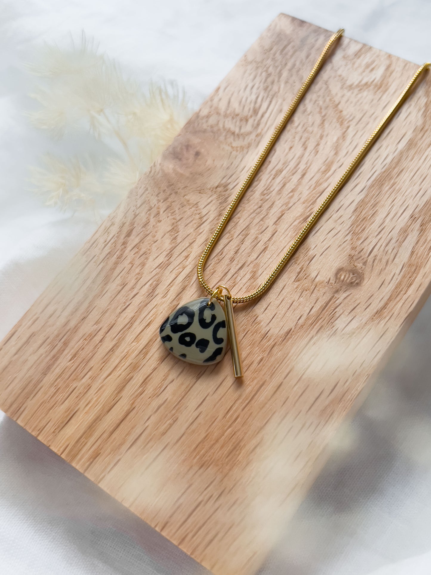 Base Col ✦ LEO Triangular Necklace