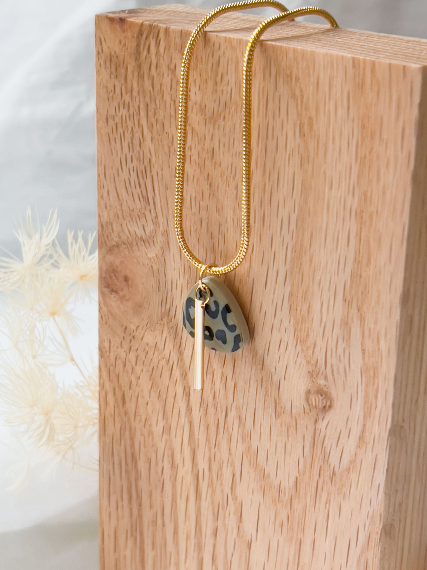 Base Col ✦ LEO Triangular Necklace