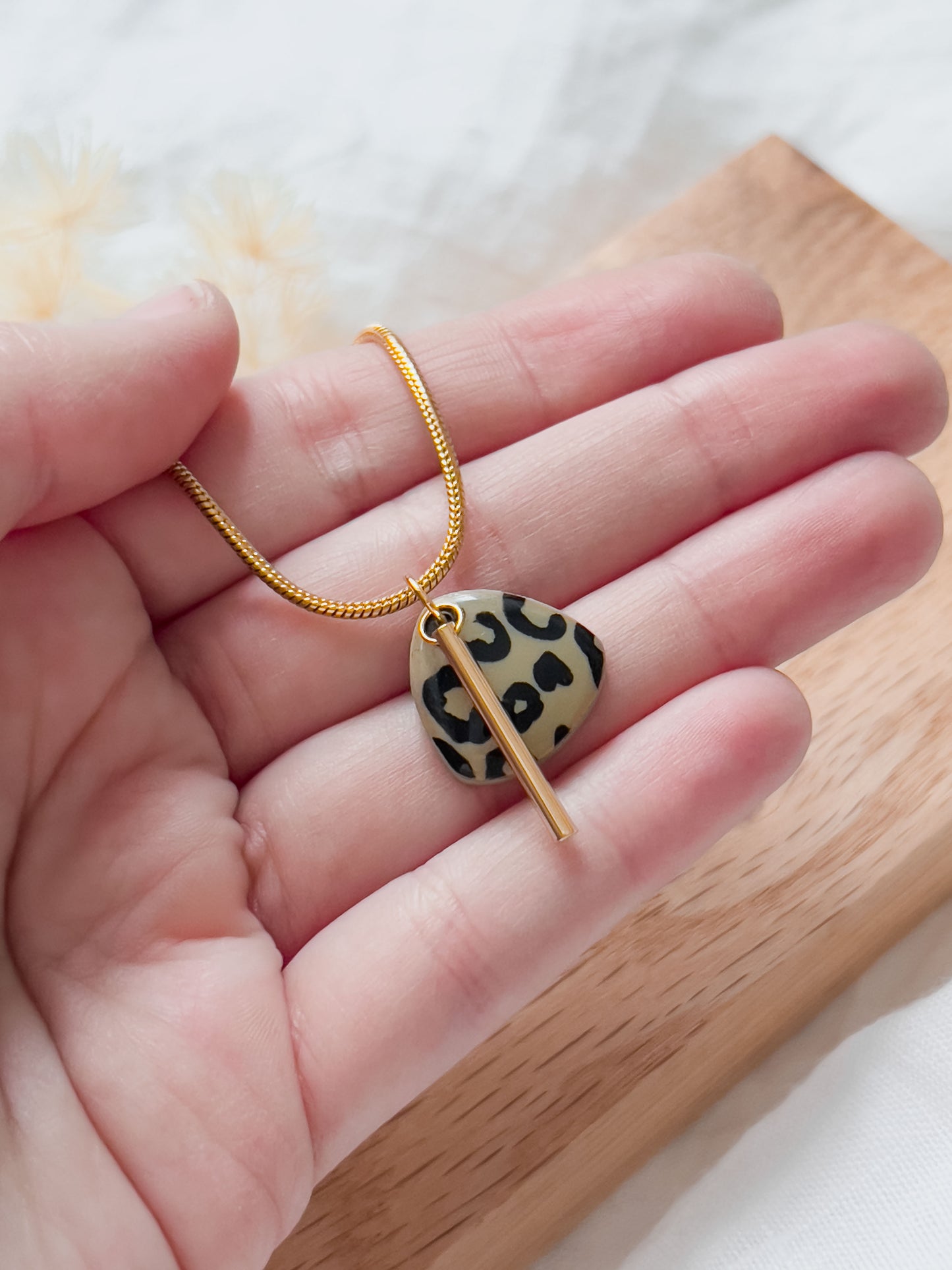 Base Col ✦ LEO Triangular Necklace