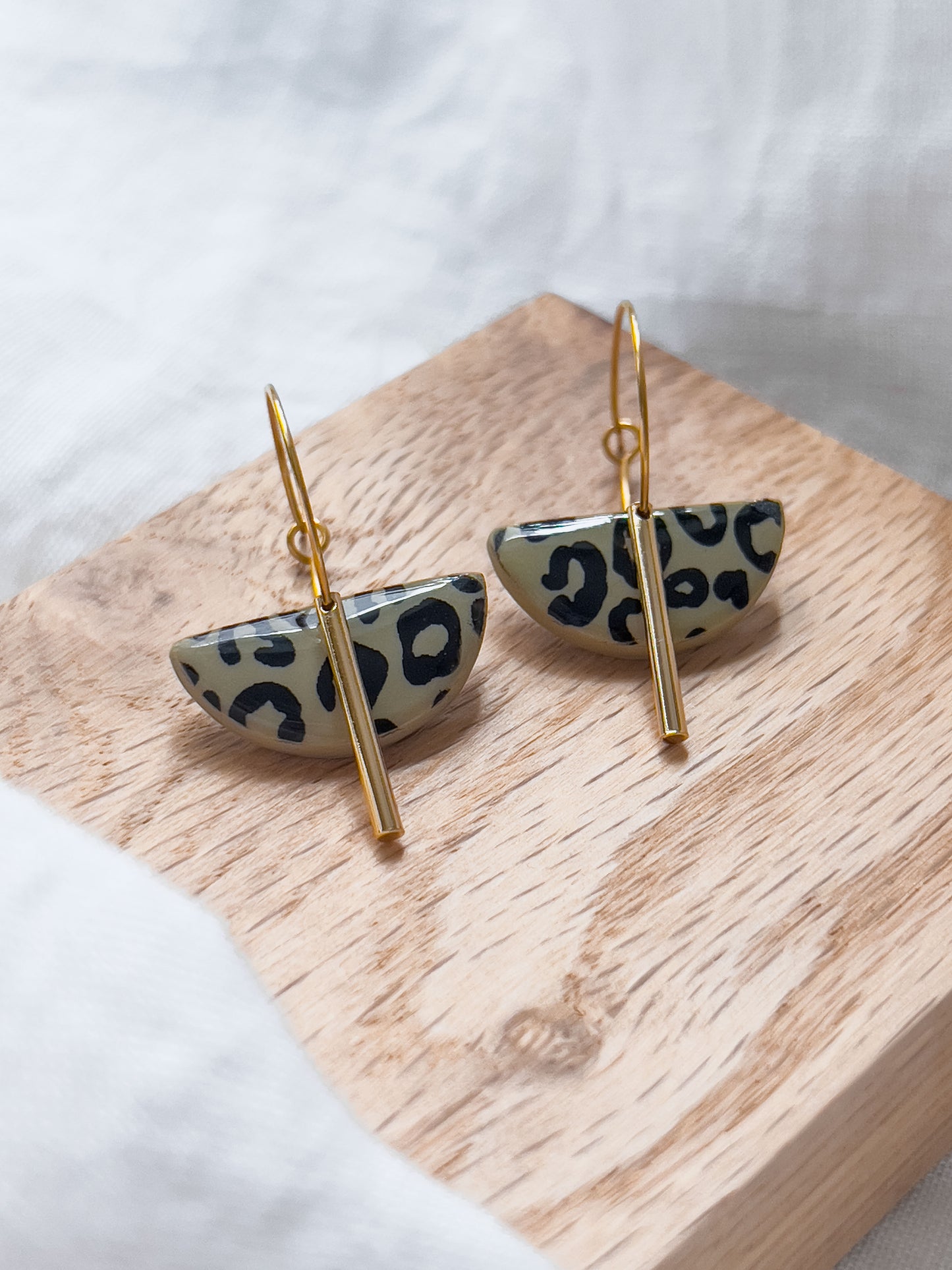 Base Col ✦ LEO Hoop Earrings