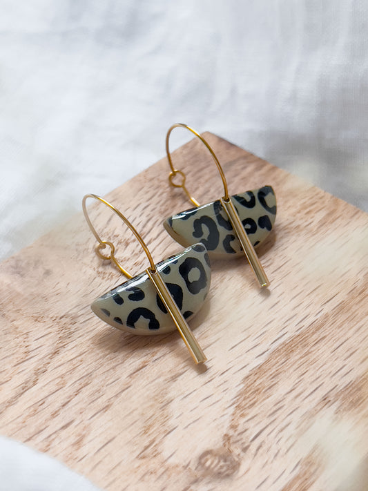 Base Col ✦ LEO Hoop Earrings