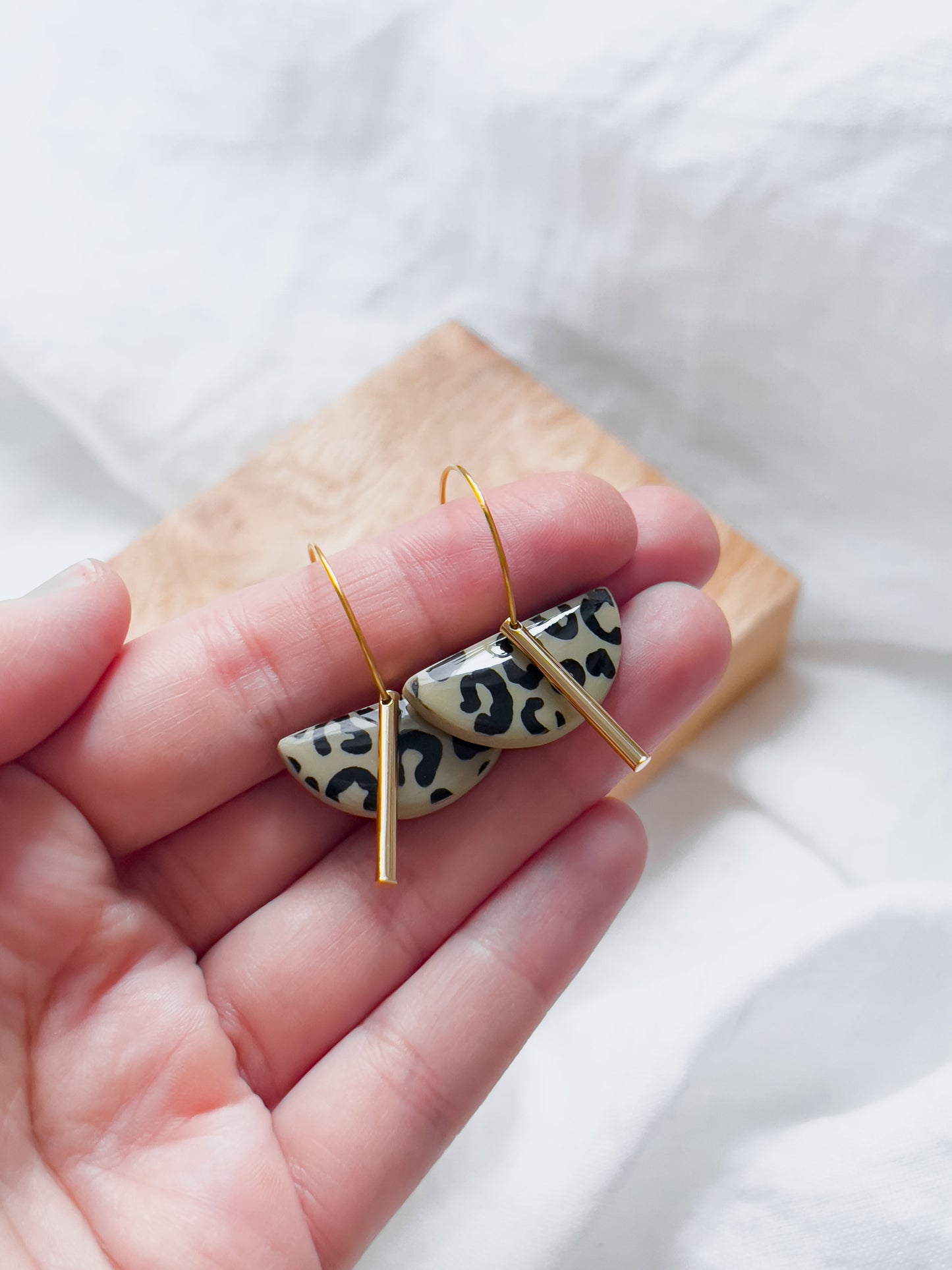 Base Col ✦ LEO Hoop Earrings