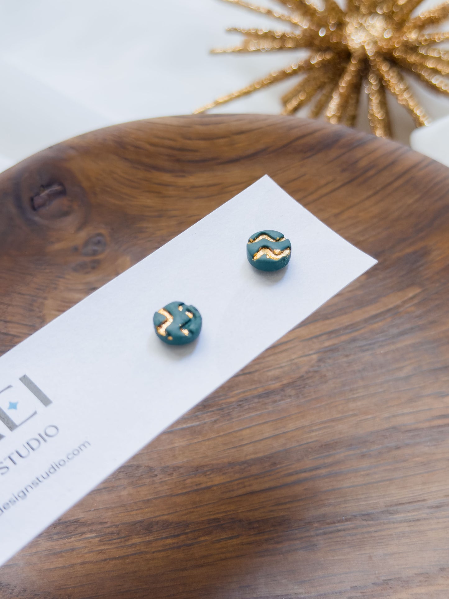 Col A ✦ Tannenbaumgrüne Ohrstecker mit Zickzack-Muster