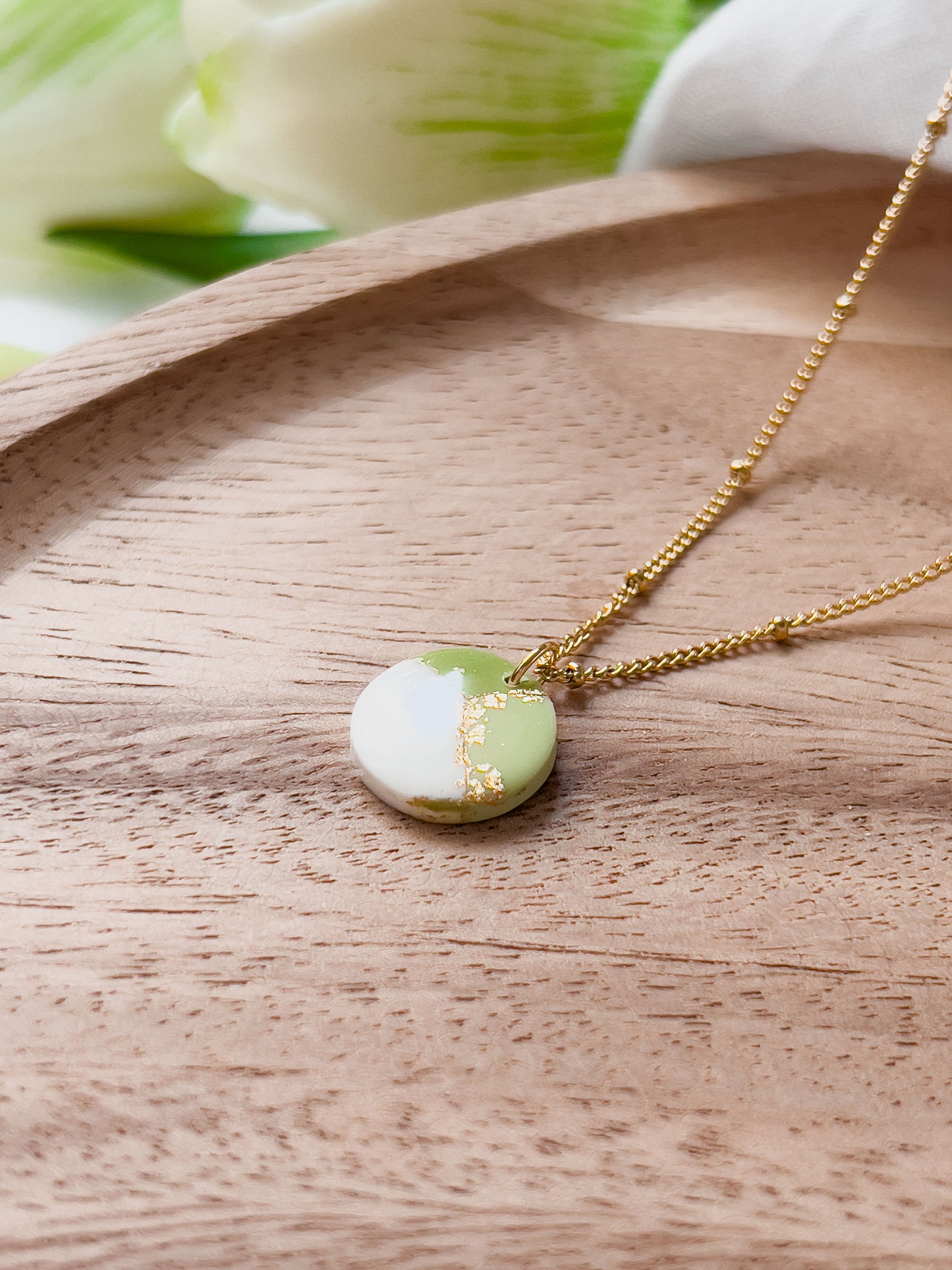 Col J ✦ Pistaziengrün marmorierte Halskette