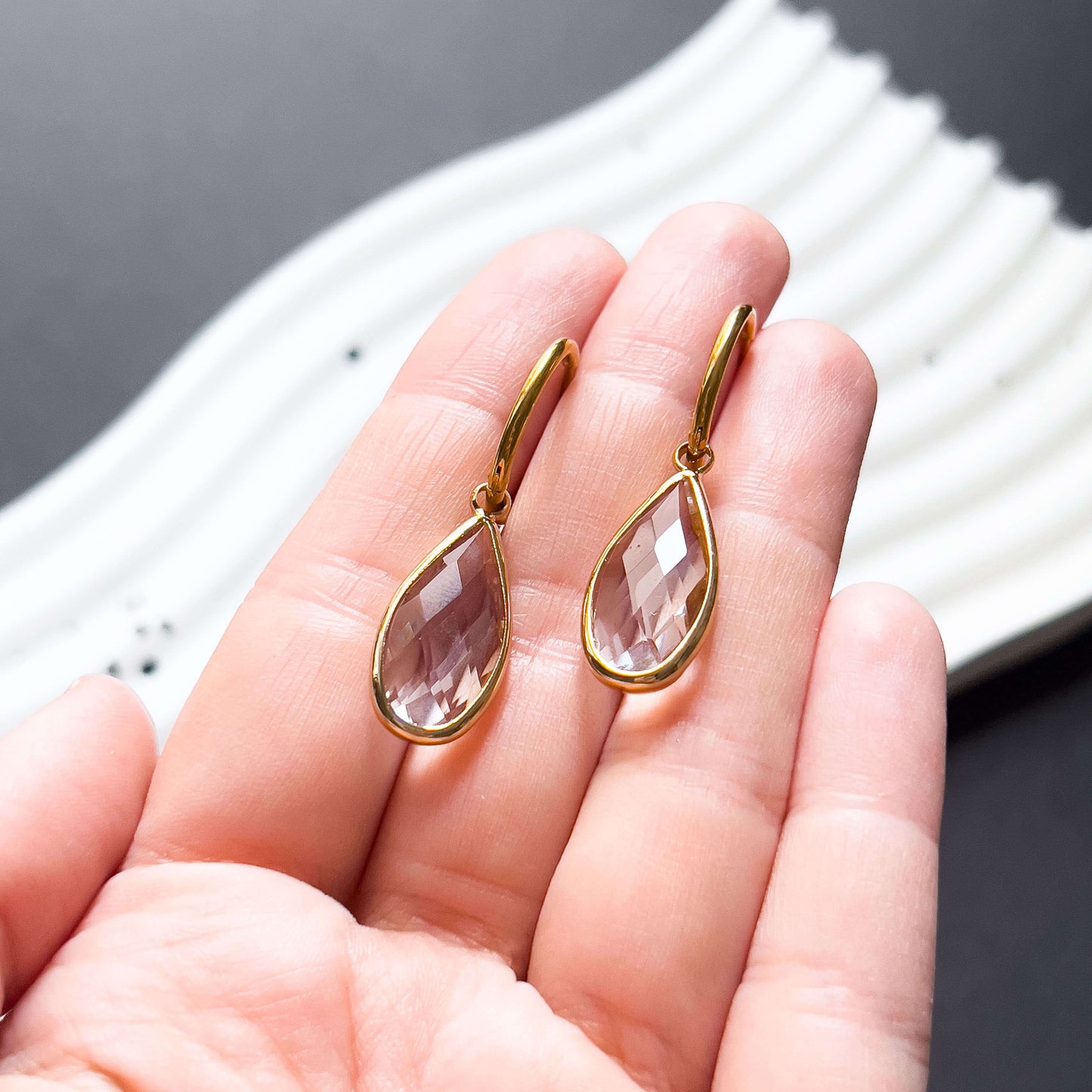 Base Col ✦ MIX&MATCH Drop-shaped Crystal Glass Pendants