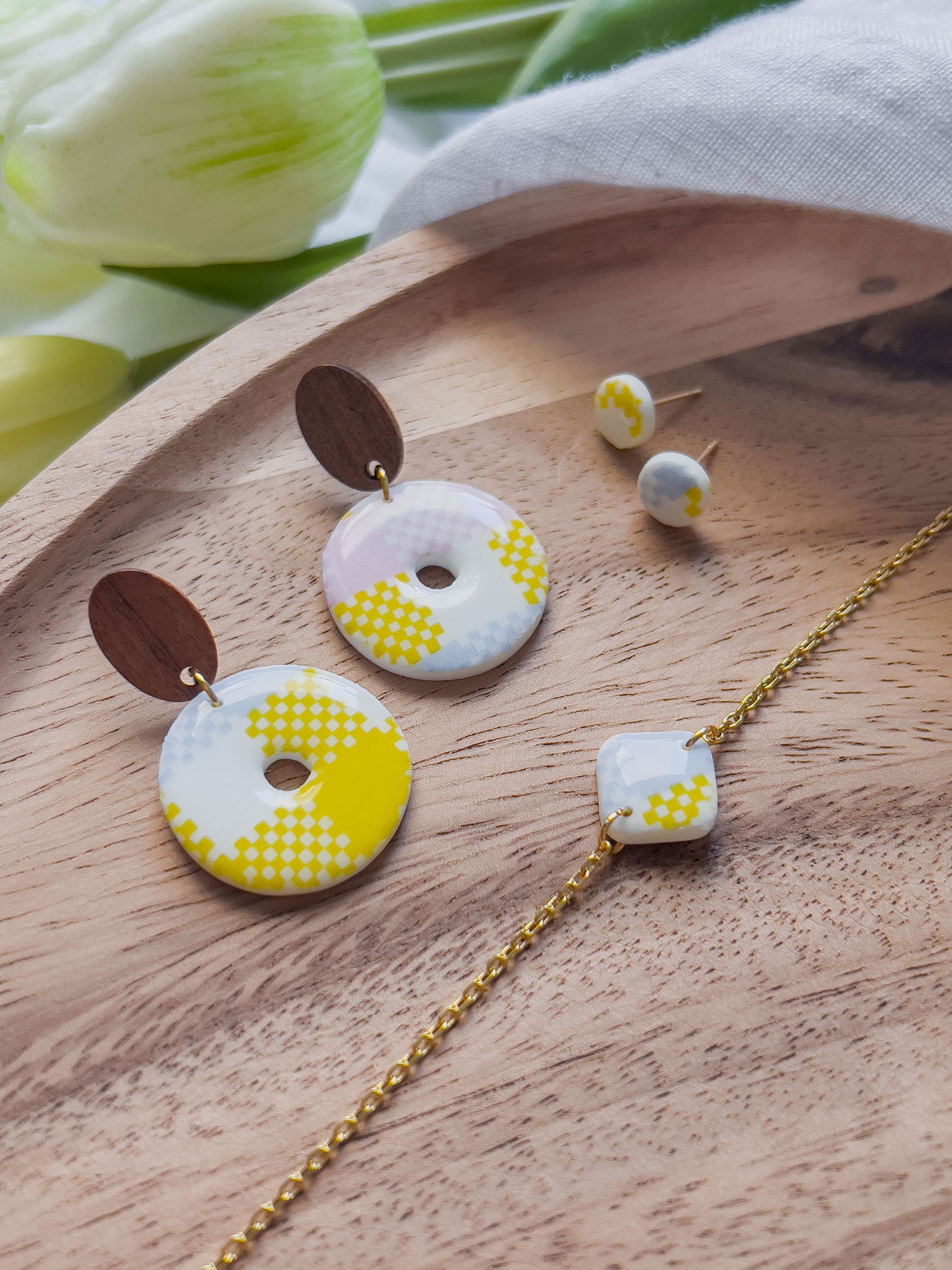 Col J ✦ Pastell-karierte Ohrstecker