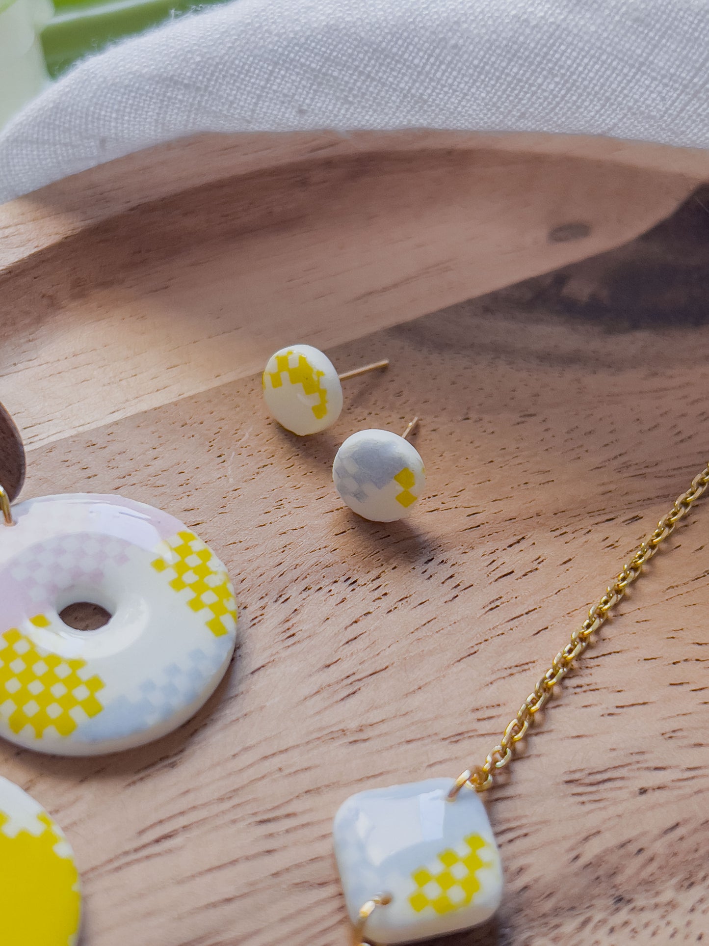 Col J ✦ Pastell-karierte Ohrstecker