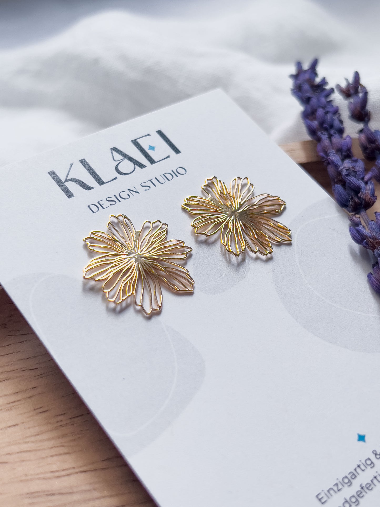 Col J ✦ Große goldene Blumen Ohrstecker