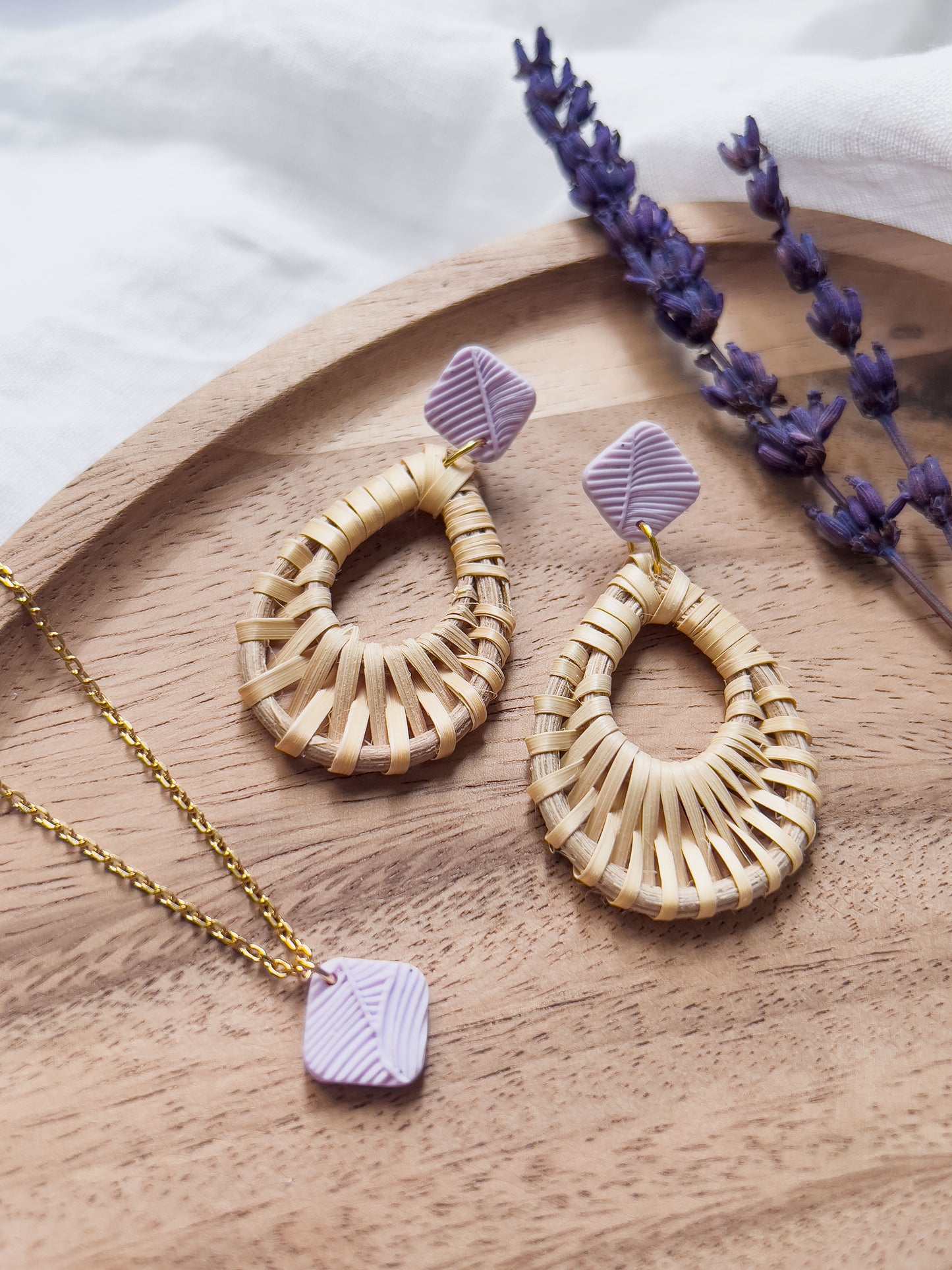 Col J ✦ Lilac Rattan Ohrringe