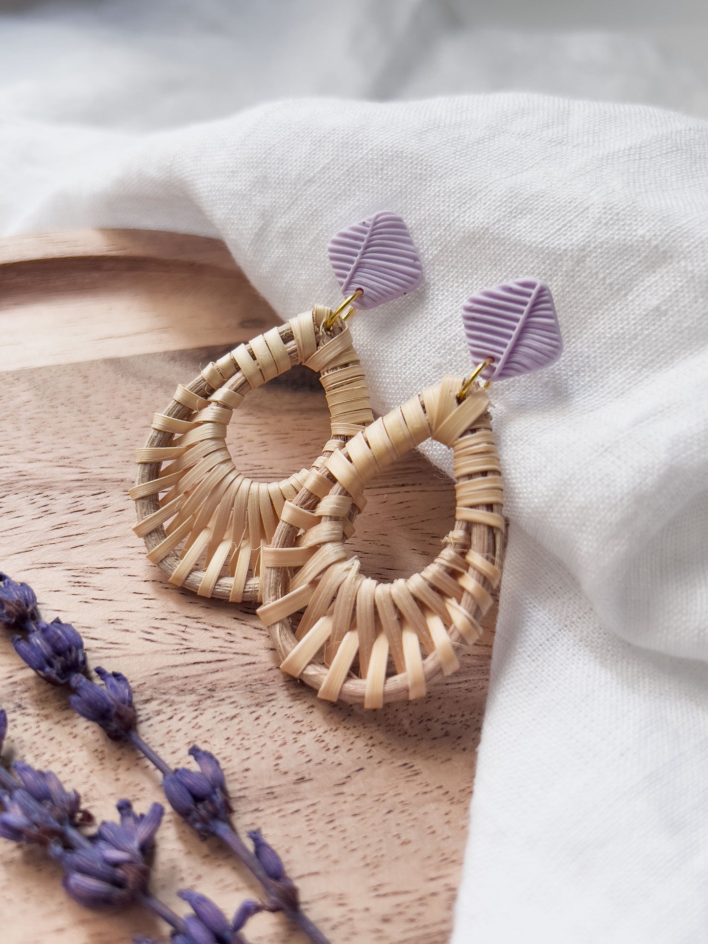 Col J ✦ Lilac Rattan Ohrringe