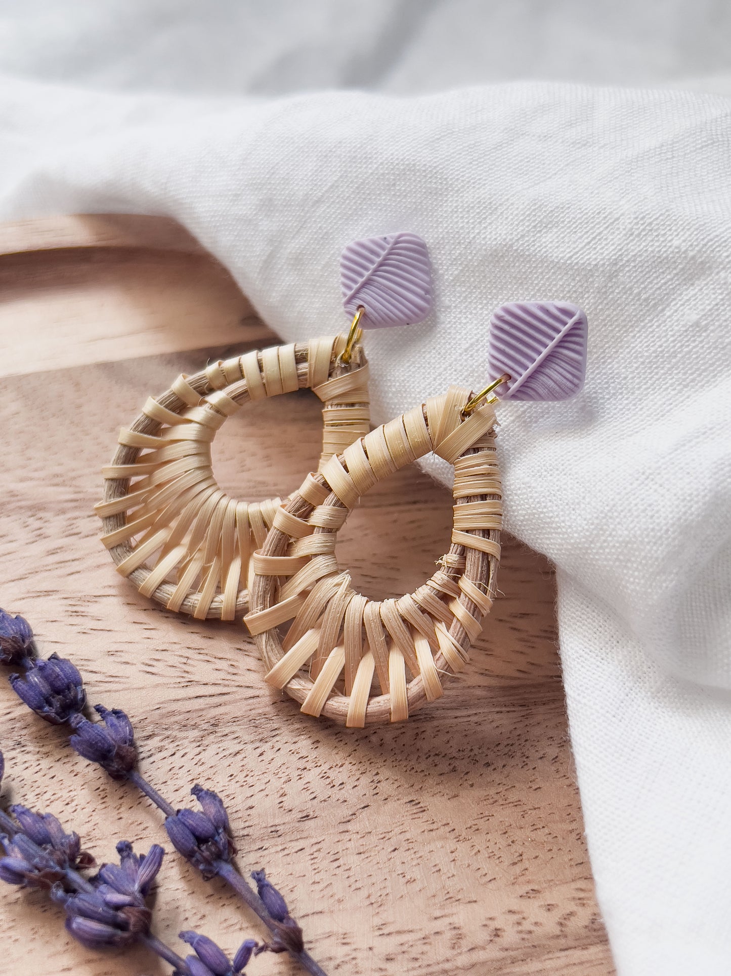 Col J ✦ Lilac Rattan Ohrringe