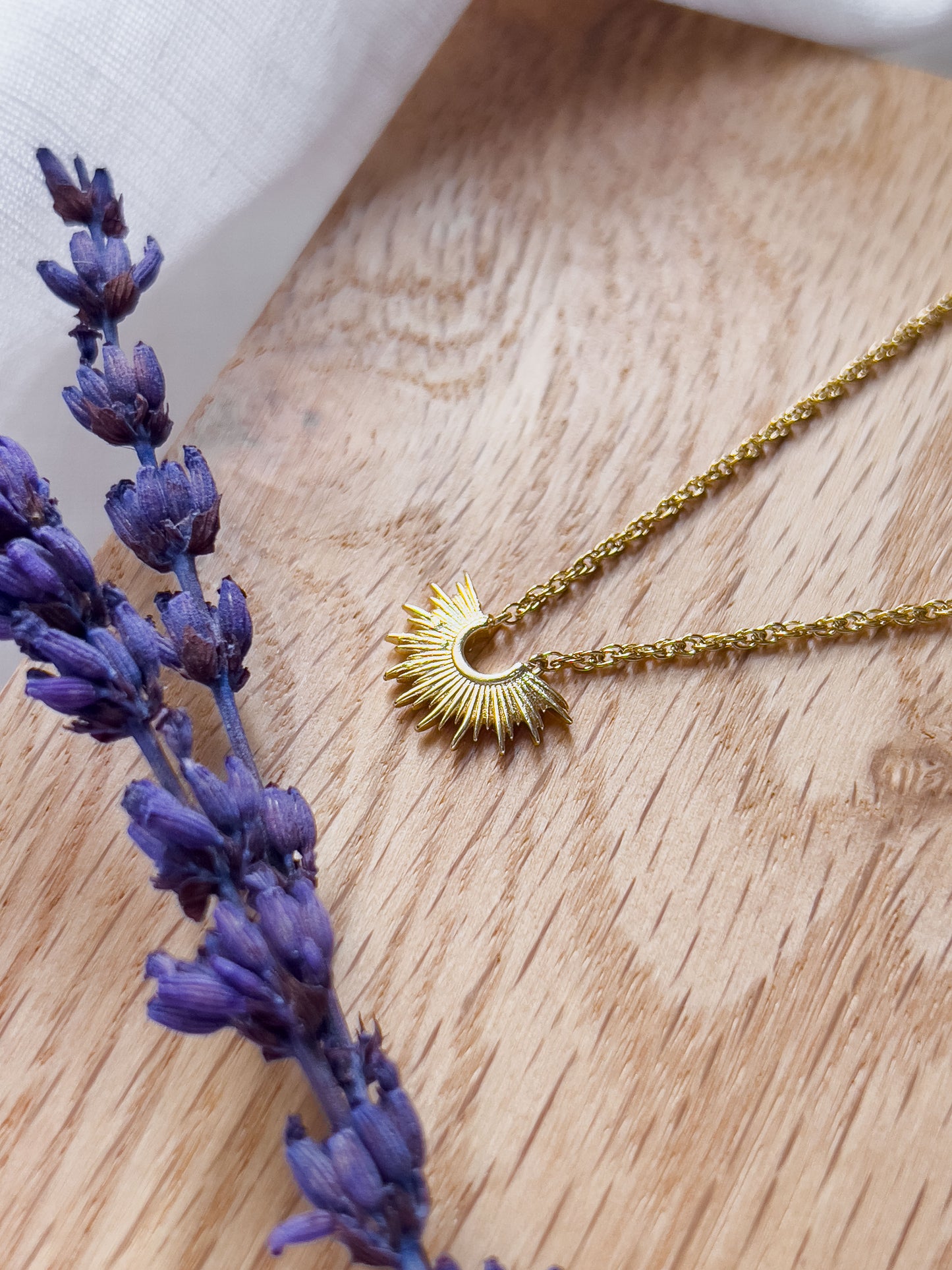 Col J ✦ Sonnen Halskette