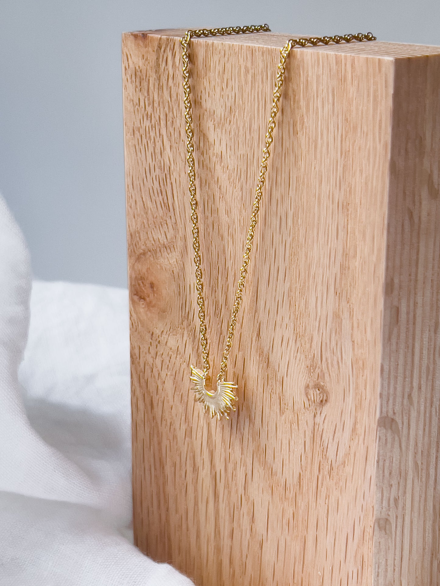 Col J ✦ Sonnen Halskette