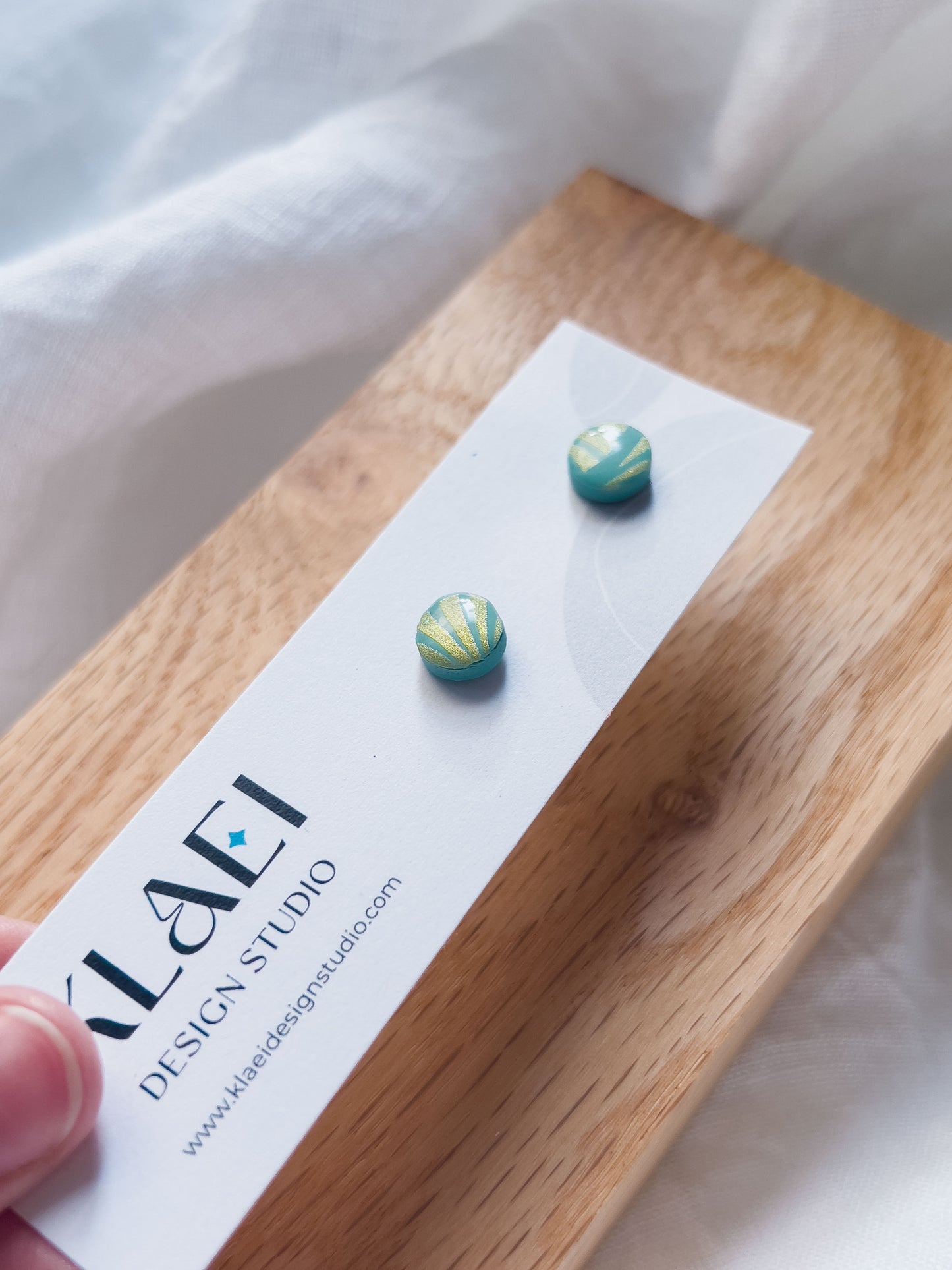 Col J ✦ Pfefferminzblaue gemusterte Ohrstecker