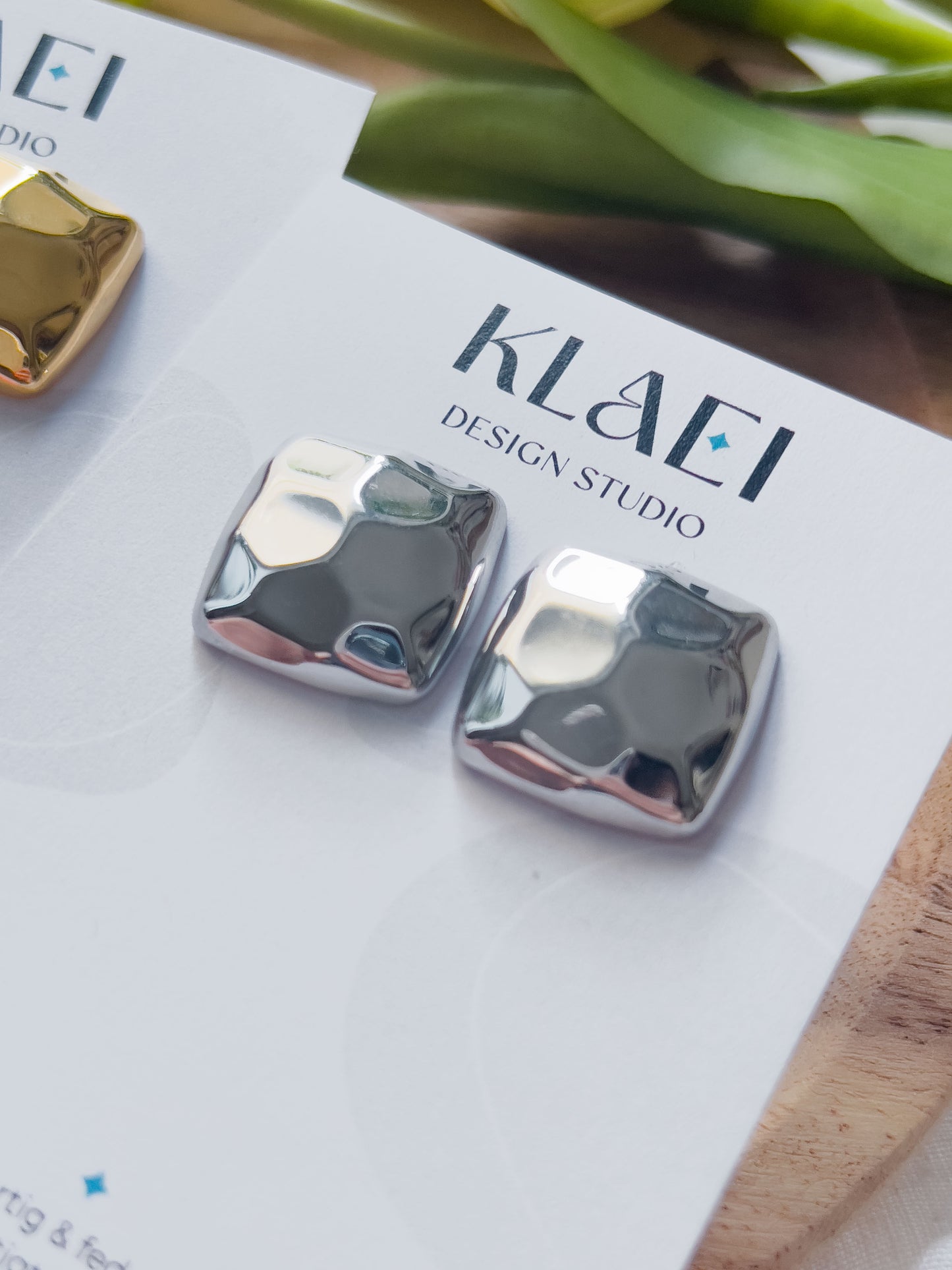 Col J ✦ Viereckige Statement Ohrstecker