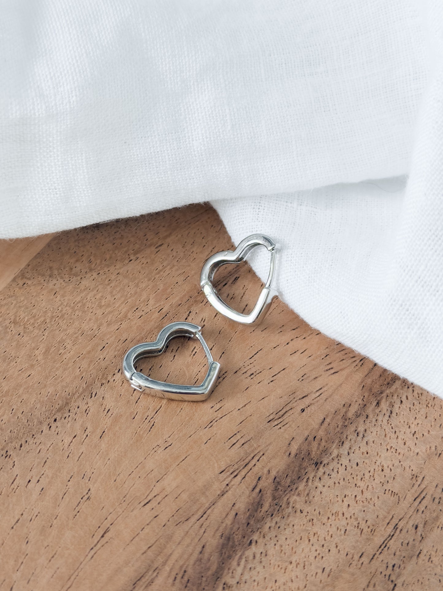 Love Notes Col ✦ Silberne Herz Creolen