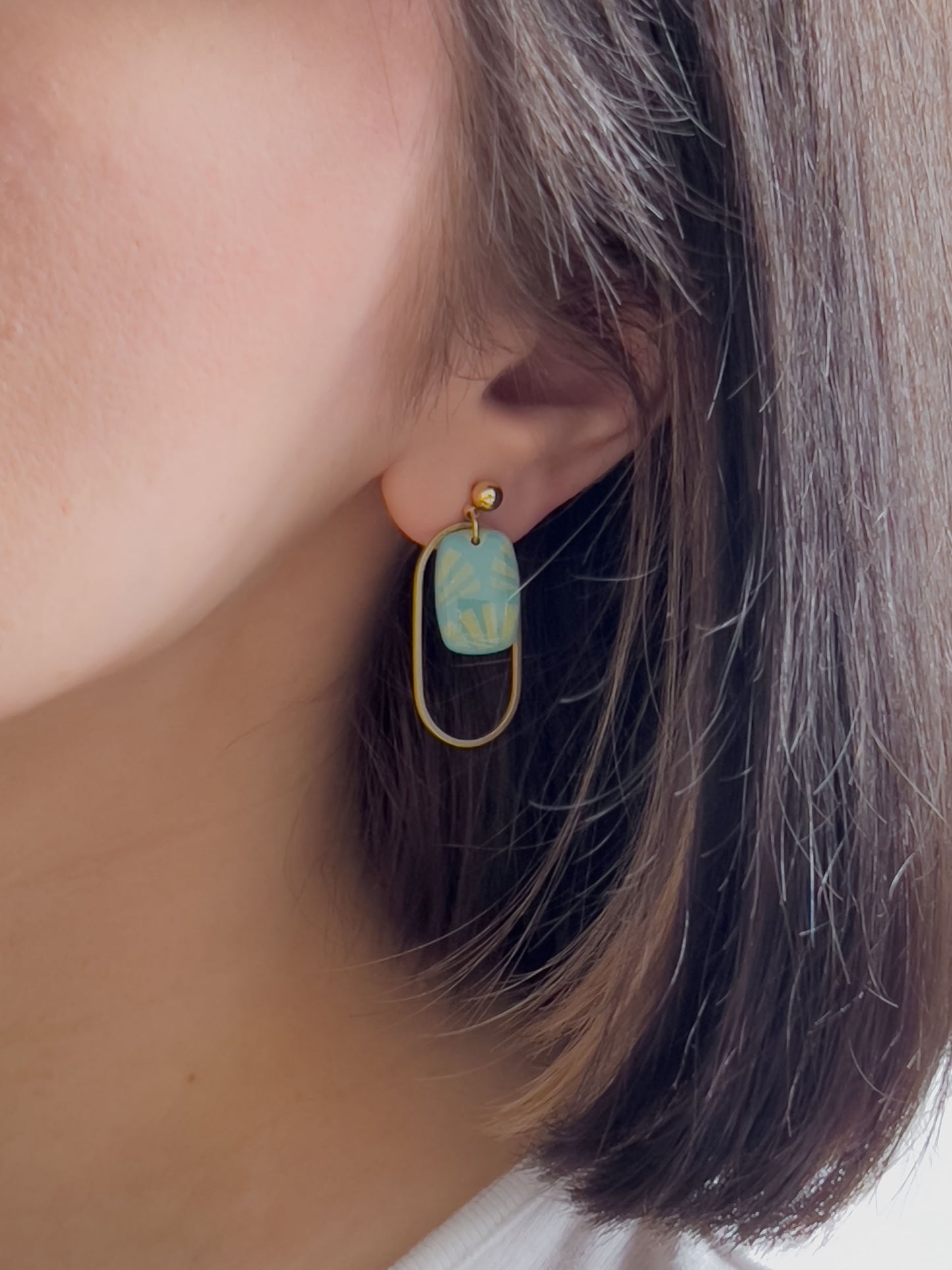 Col J ✦ Pfefferminzblaue gemusterte Ohrringe