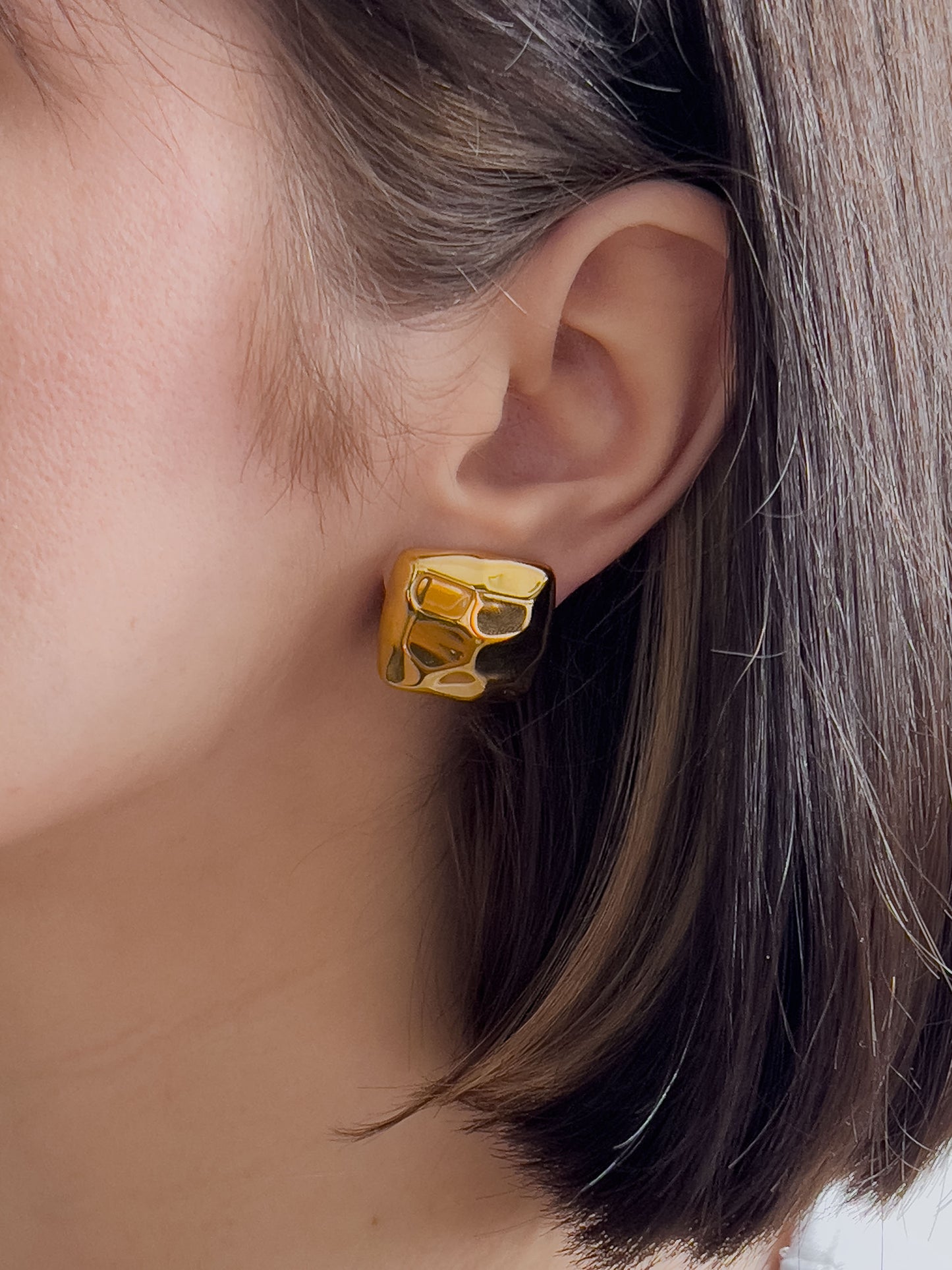 Col J ✦ Viereckige Statement Ohrstecker
