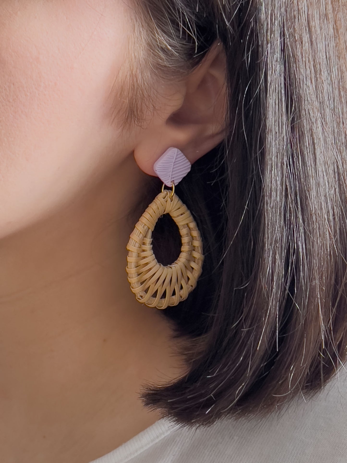 Col J ✦ Lilac Rattan Ohrringe