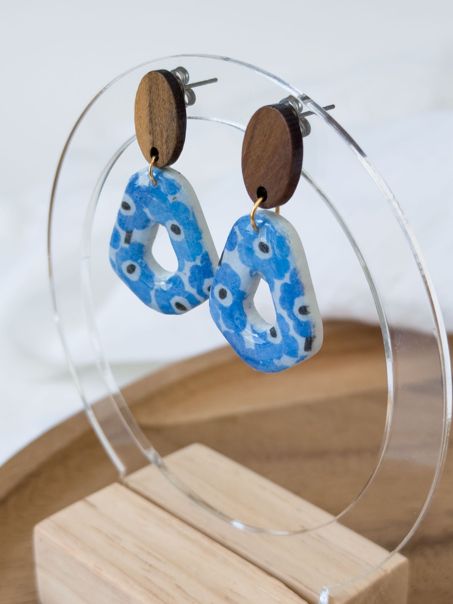 Untamed Garden Col ✦ Blaue Blumen Ohrringe mit Holzstecker
