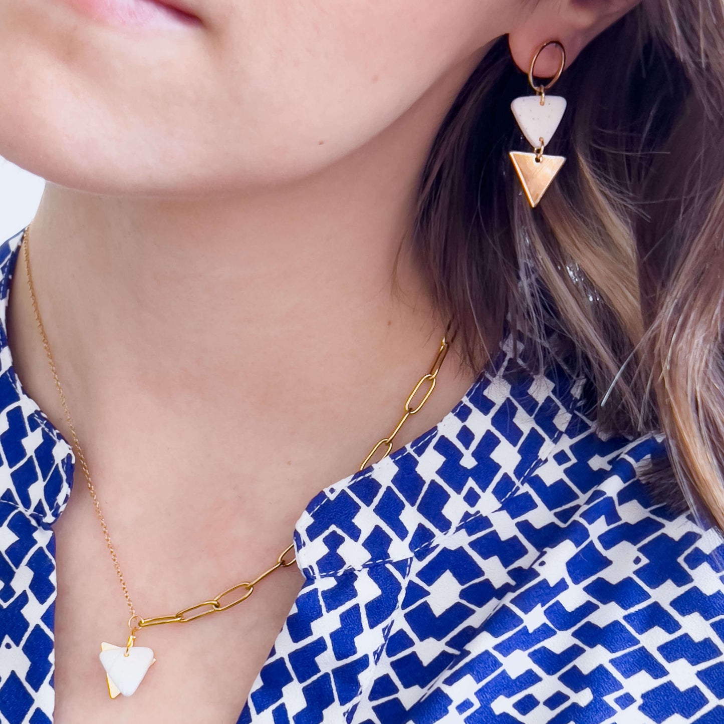 Col S ✦ Dreieckige weiße Statement Halskette