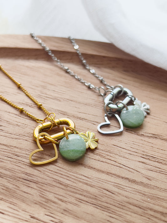 Col K ✦ Grün schimmernde marmorierte Charm-Halskette