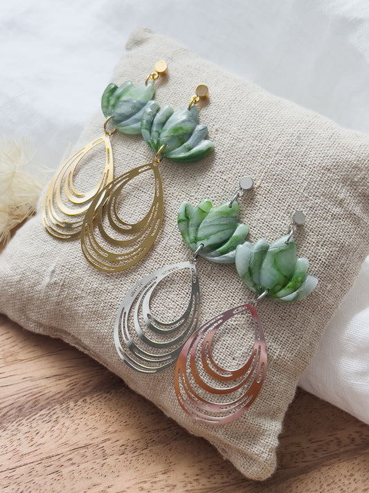 Col K ✦ Grün marmorierte Lotus Boho Ohrringe