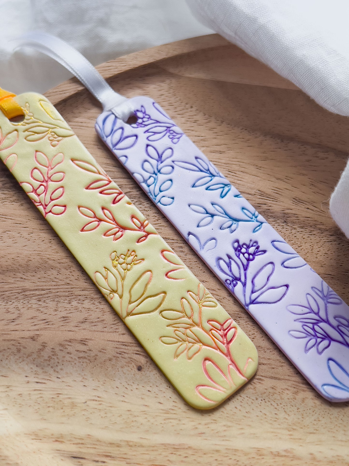 Col K ✦ Pastellfarbenes florales Lesezeichen
