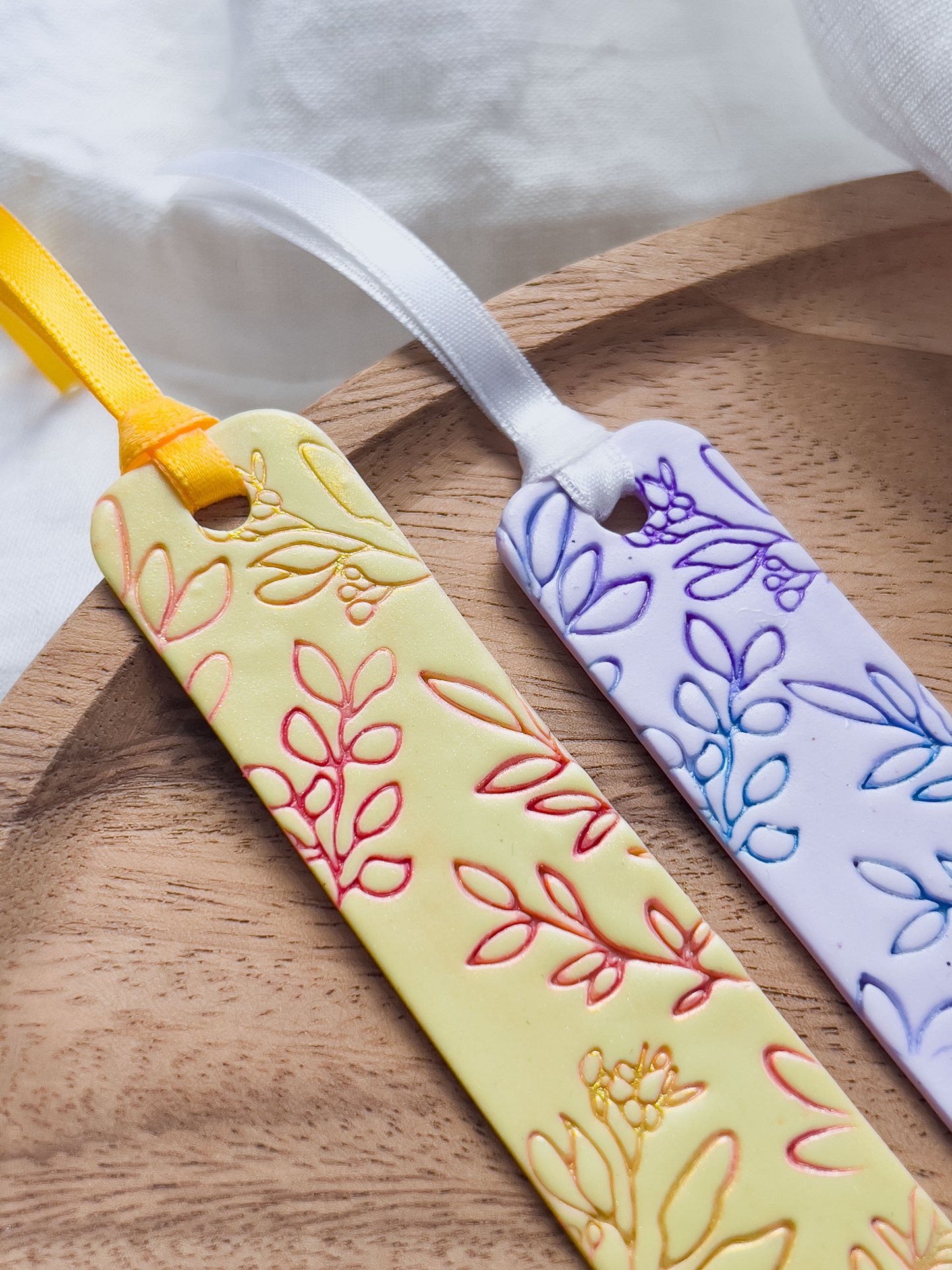 Col K ✦ Pastellfarbenes florales Lesezeichen