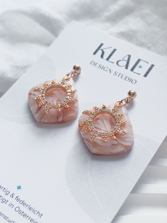 Bridal ✦ Roségolden-marmorierte Ohringe mit Zirkonia-Sonnen