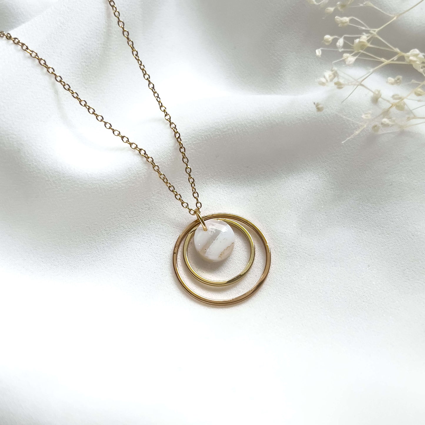 Bridal Col ✦ Perlmuttfarbene dreiteilige Braut Ohrringe & Halskette Set