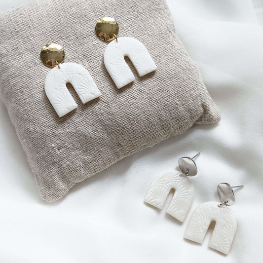 Bridal Col ✦ Perlmuttarbene mittelgroße Braut Bogen-Ohrringe | gold & silber