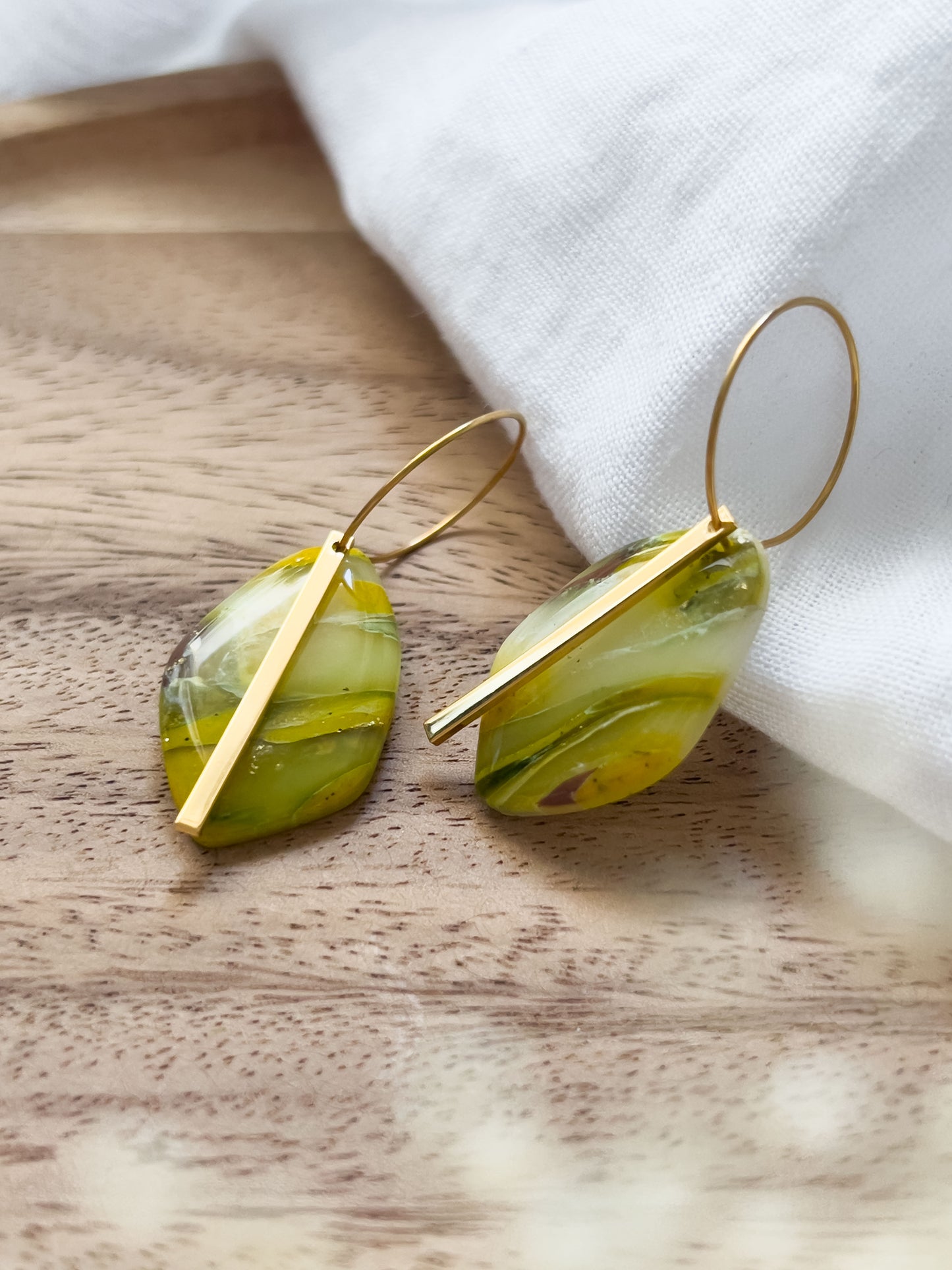 Col R ✦ Grün-gelb marmorierte Creolen