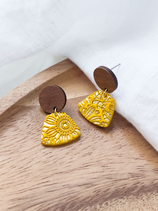 Col R ✦ Gelb-goldene Sonnenblumen Holz-Ohrringe