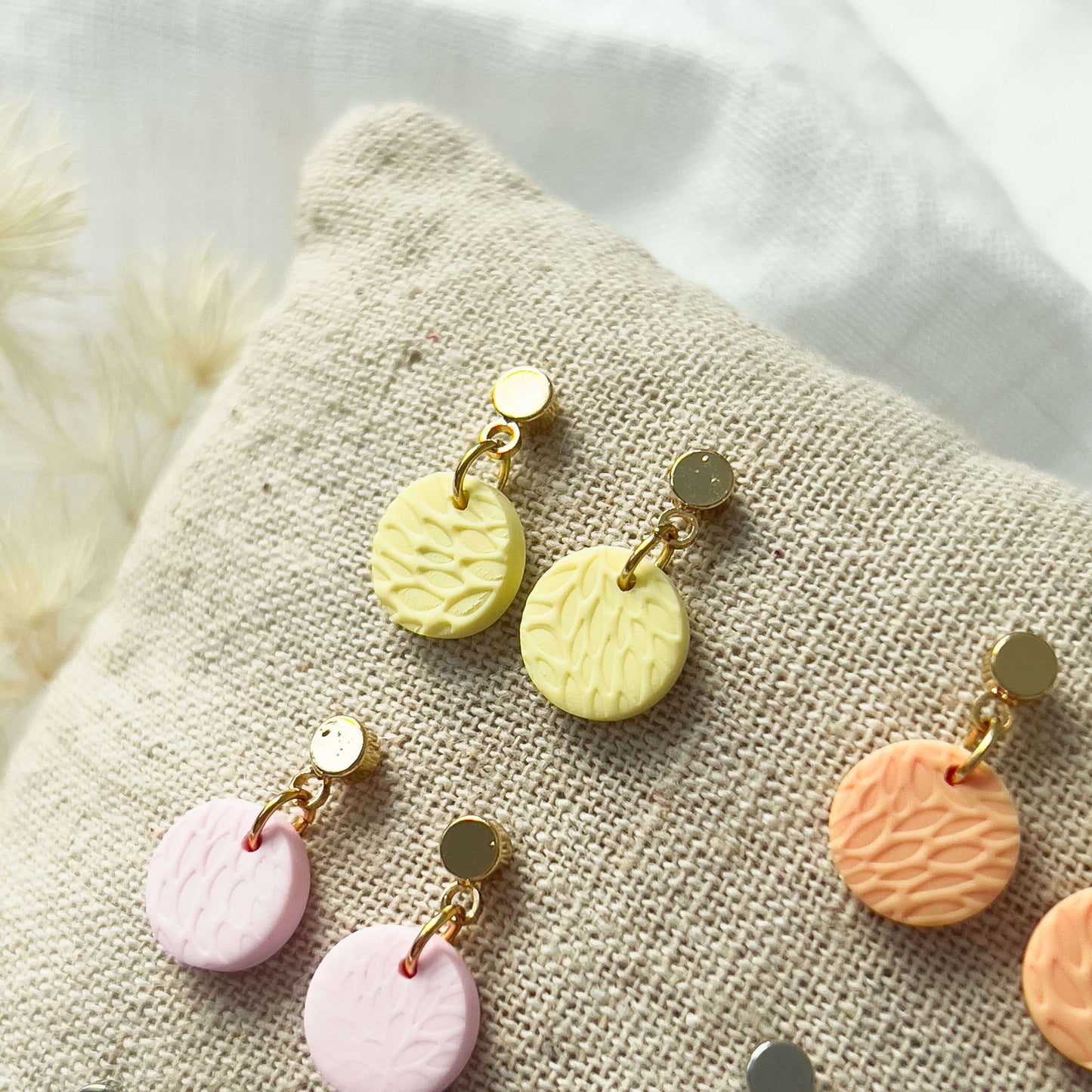 Col A ✦ Kleine texturierte Ohrringe | pastellfarben