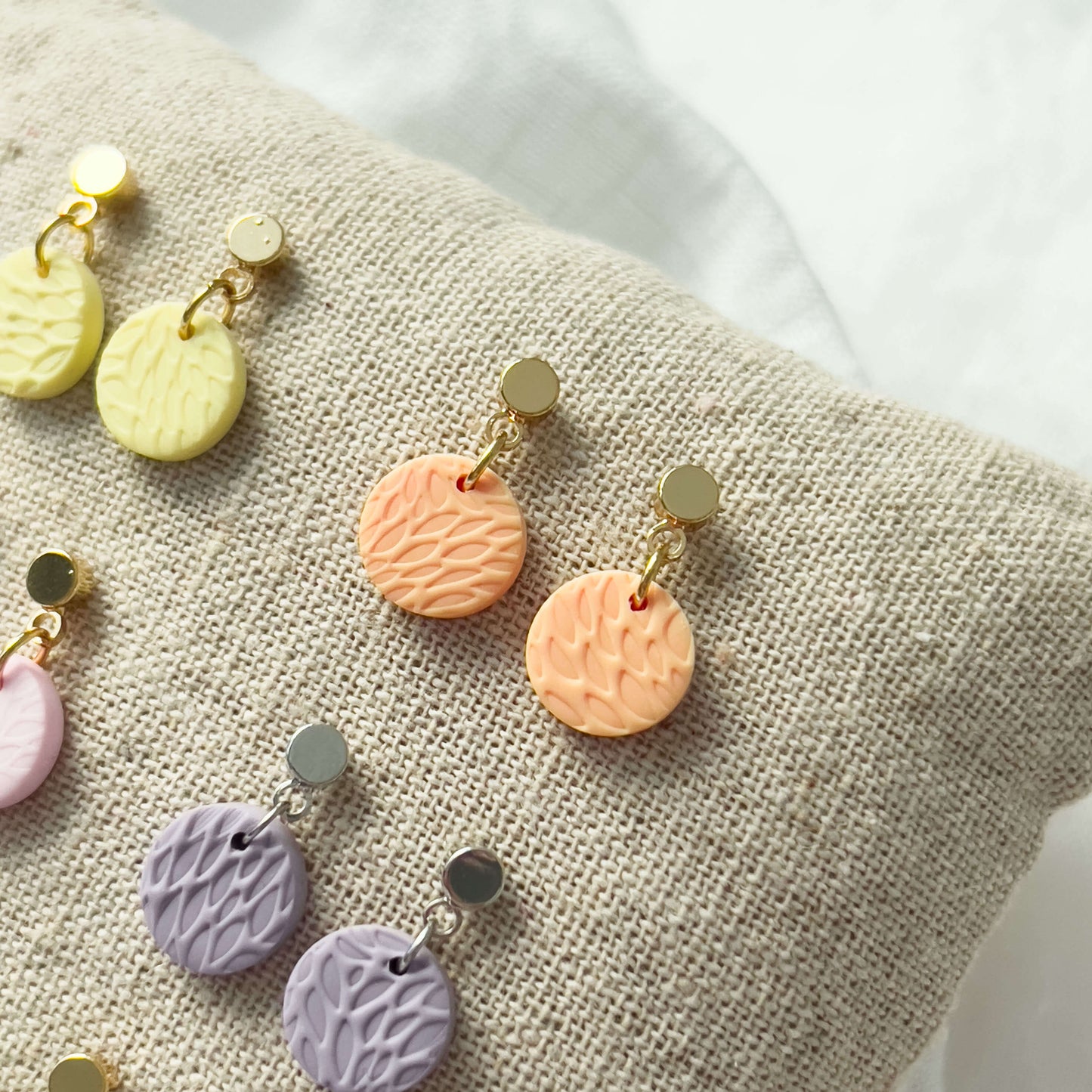 Col A ✦ Kleine texturierte Ohrringe | pastellfarben