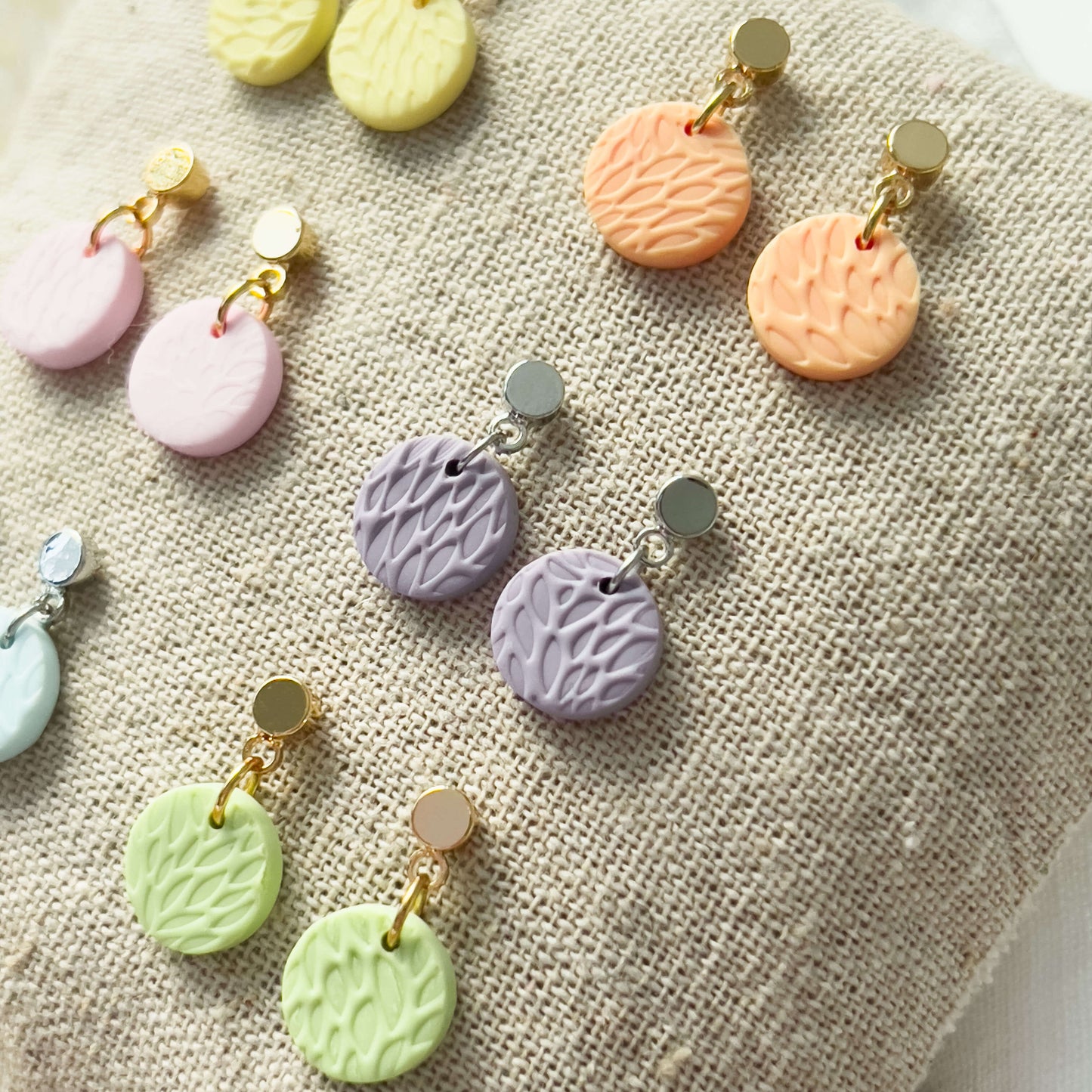 Col A ✦ Kleine texturierte Ohrringe | pastellfarben