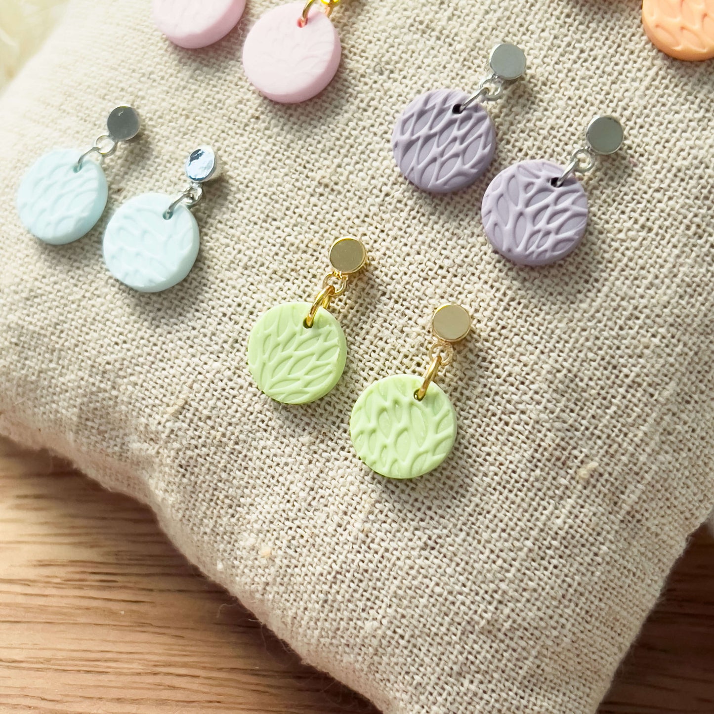 Col A ✦ Kleine texturierte Ohrringe | pastellfarben