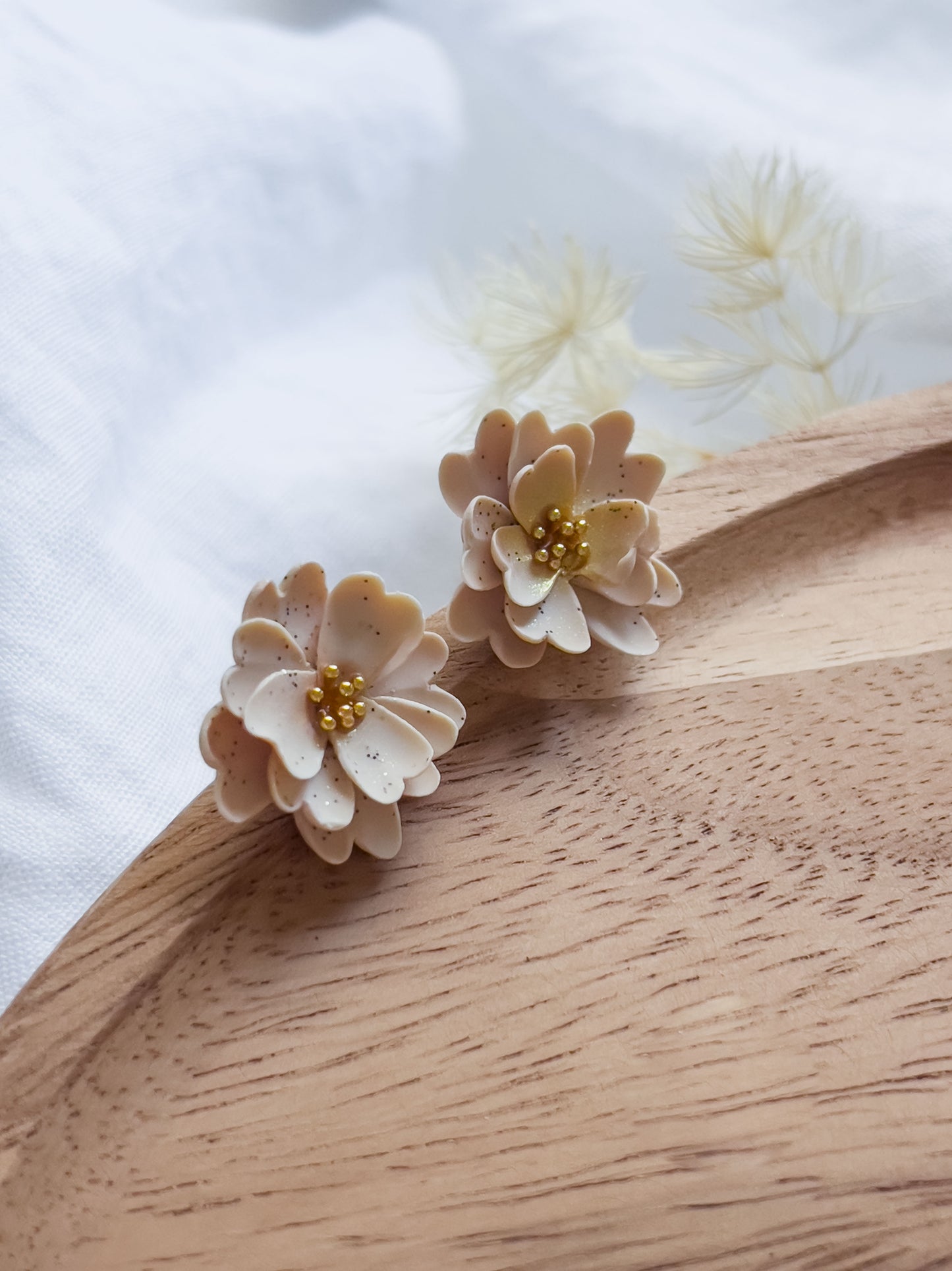 Base Col ⦠HANA Earstuds