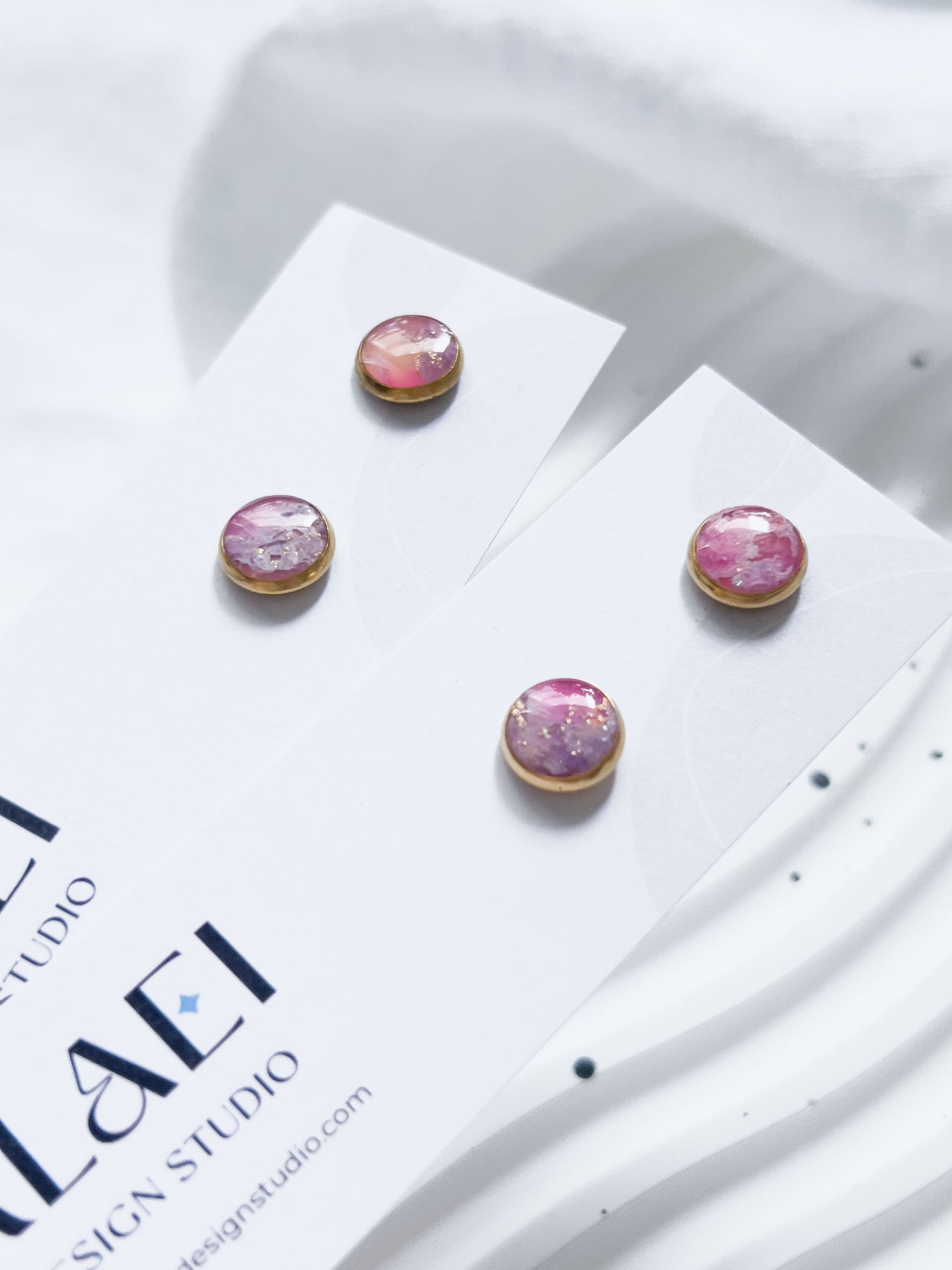 Col R ✦ Fuchsia-marmorierte Ohrstecker