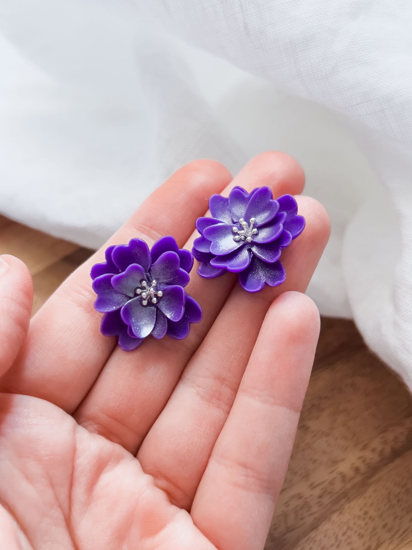 Base Col ⦠HANA Earstuds