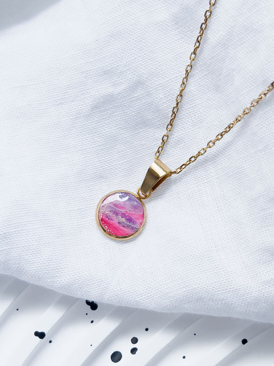 Col R ✦ Fuchsia-marmorierte runde Halskette