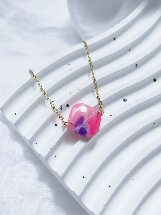 Col R ✦ Fuchsia-marmoriertes Statement Armband