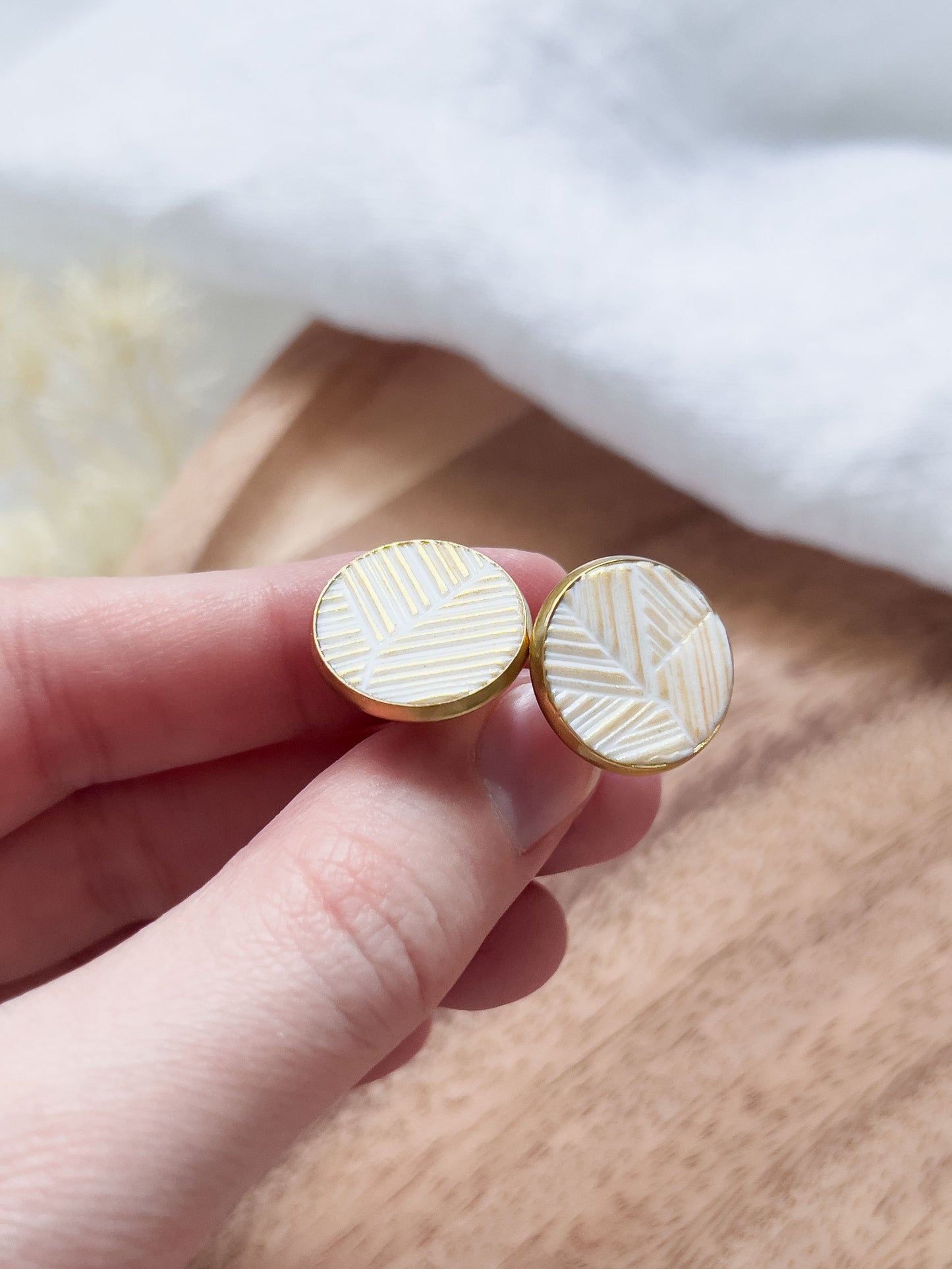 Bridal Col ✦ Perlmuttfarbene Manschettenknöpfe mit goldenem Muster