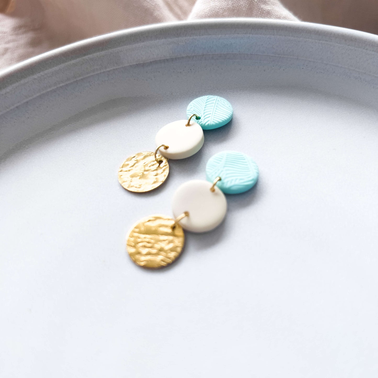 Col F ✦ Helle 3-reihige Ohrringe