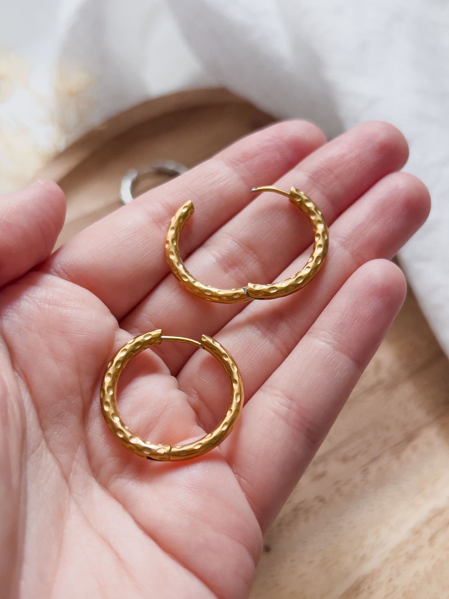 Base Col ✦ MIX&MATCH Small round hoop earrings
