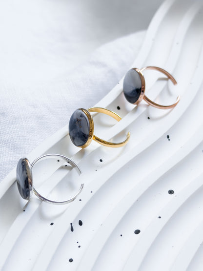 Col A ✦ Weiß-grau marmorierte Ringe